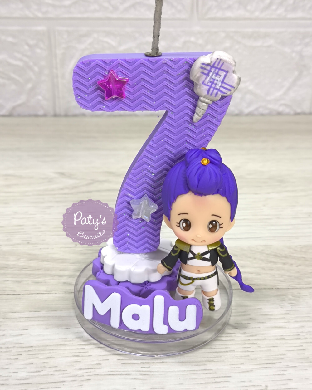 Vela decorada Rumi Golden - Guerreiras do Kpop