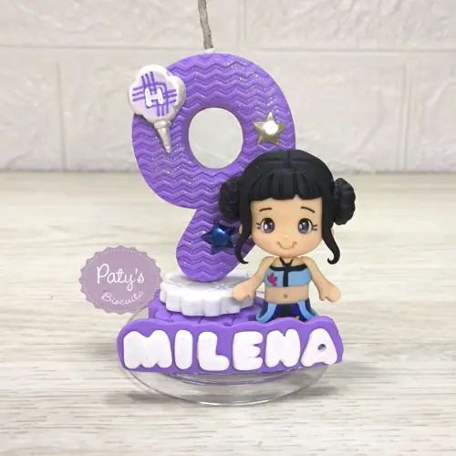 Vela decorada Zoey - Guerreiras do Kpop - vela lilás