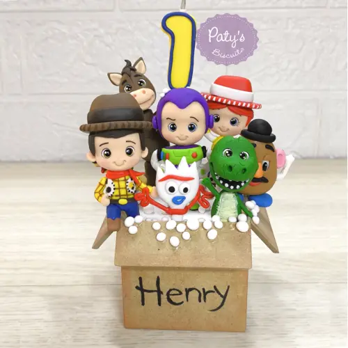 Topinho com Vela Toy Story na caixa de brinquedos