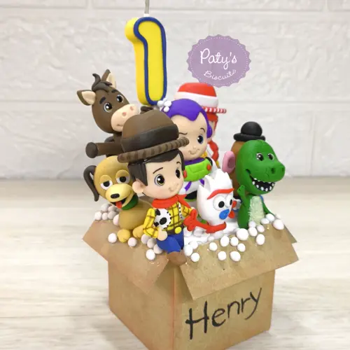 Topinho com Vela Toy Story na caixa de brinquedos