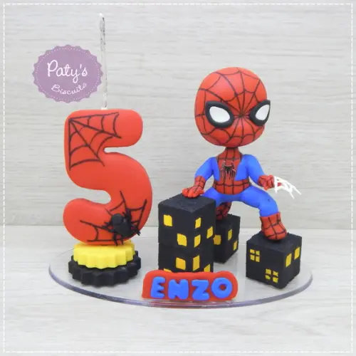 Topo com Vela Homem-aranha nos prédios
