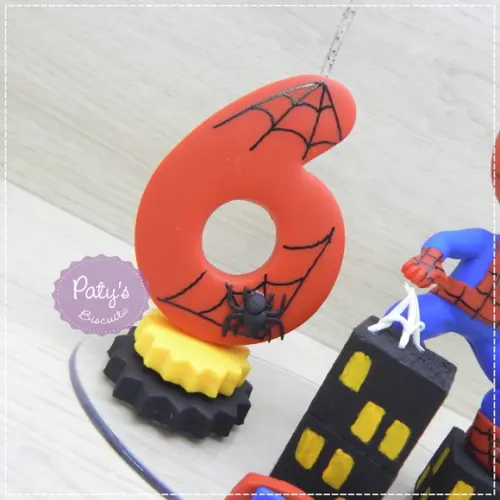 Topo com Vela Homem-aranha nos prédios