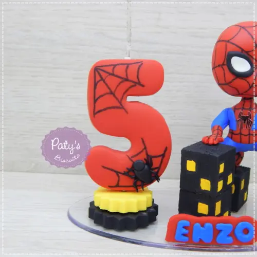 Topo com Vela Homem-aranha nos prédios
