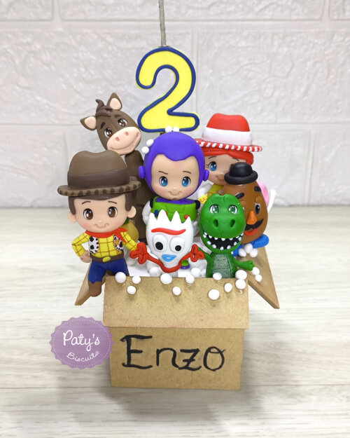 Topinho com Vela Toy Story na caixa de brinquedos