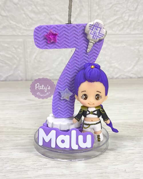 Vela decorada Rumi Golden - Guerreiras do Kpop