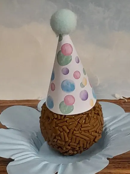 20 Mini Chapéu Festa para Brigadeiro
