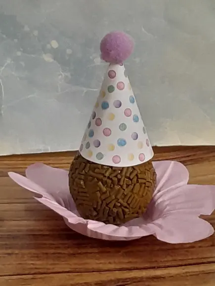 20 Mini Chapéu Festa para Brigadeiro