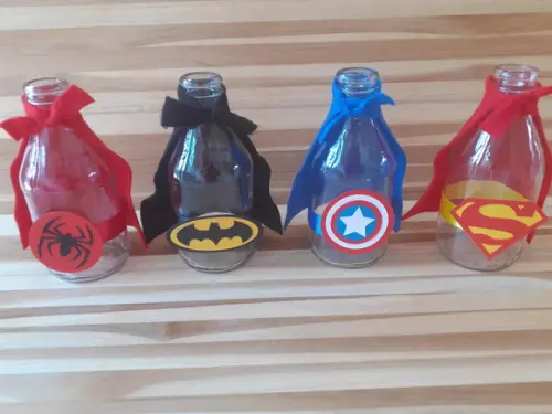 5 Garrafas de Vidro (200ml) Super Heróis com Capa