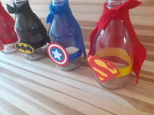 5 Garrafas de Vidro (200ml) Super Heróis com Capa