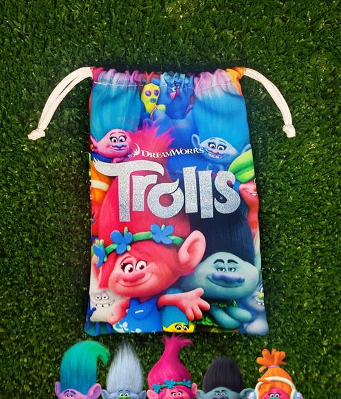 Sacolinha 18cm x 25cm Trolls
