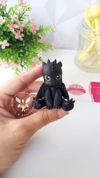 Aplique de como treinar o seu Dragão Banguela em biscuit