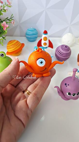 Apliques Etezinhos, planetas e foguetes feitos em biscuit