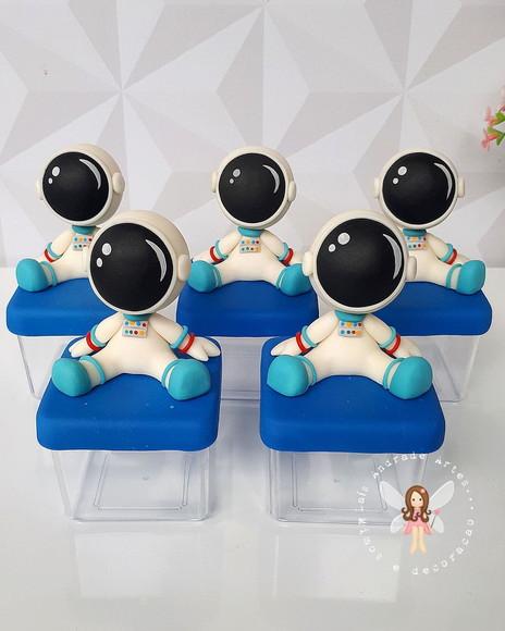 Caixinha Astronauta feita em biscuit