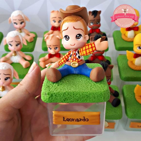 Caixinha luxo fazendinha personalizada em biscuit