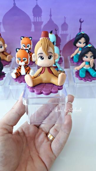 Caixinha Princesa Jasmine , Aladdin, Abu e Gênio da lâmpada