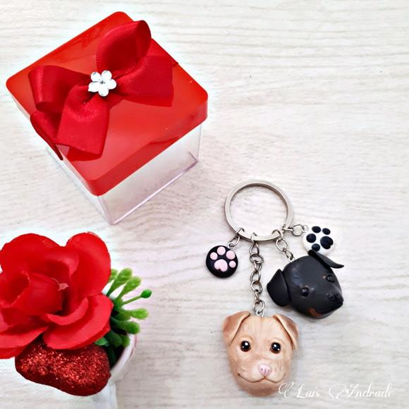 Chaveiro cachorro personalizado em biscuit | labrador e basset
