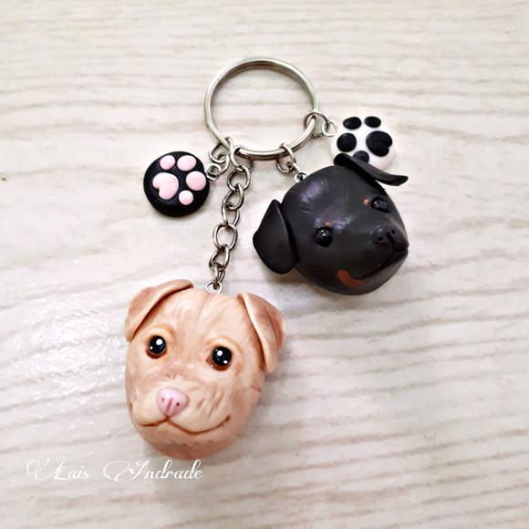 Chaveiro cachorro personalizado em biscuit | labrador e basset