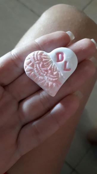 Chaveiro personalizado feito em biscuit | noivado, casamento e bo