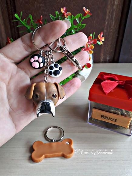 Chaveiro personalizado cachorro em biscuit