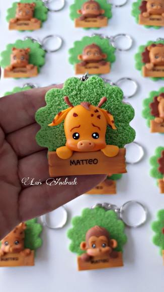 Chaveiro safari personalizado em biscuit