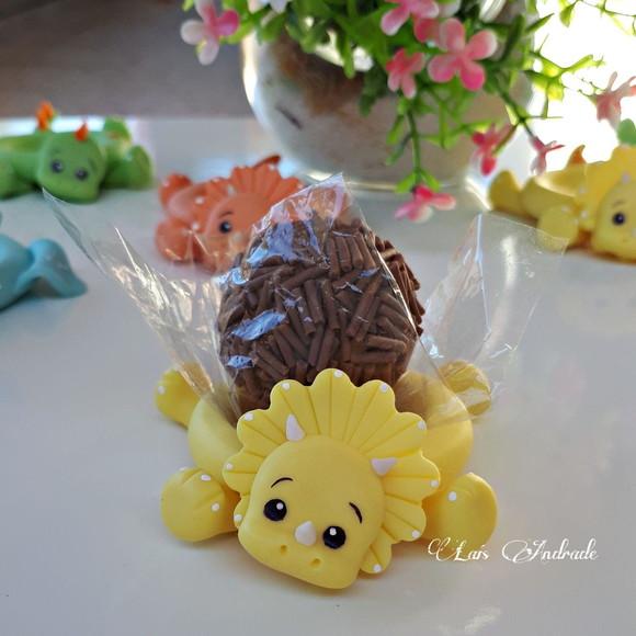 Porta Docinhos Dinossauro em biscuit | Cores Candy