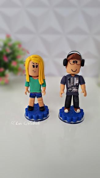 Boneco colecionável ou topo de bolo Roblox em biscuit