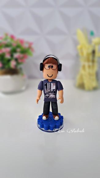 Boneco colecionável ou topo de bolo Roblox em biscuit