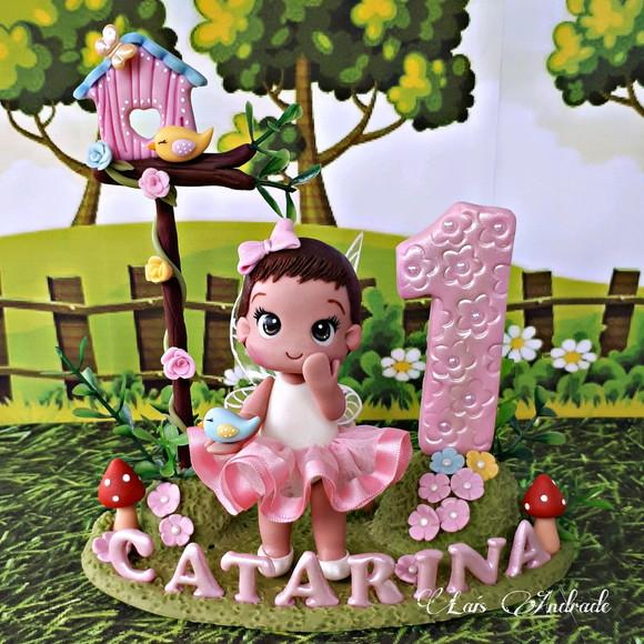 Topo de Bolo Cenário Jardim Encantado personalizado em biscuit