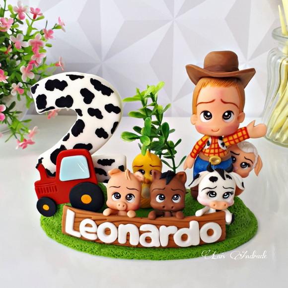Topo de Bolo Fazendinha Personalizado em biscuit