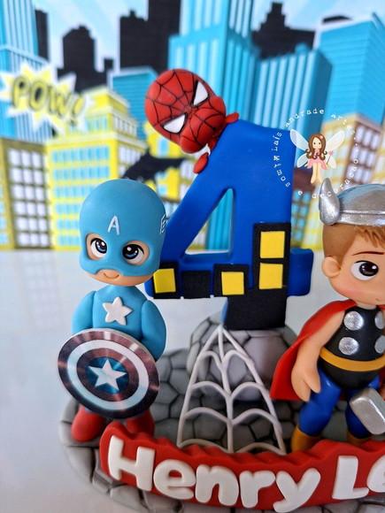 Topo de Bolo Super-heróis Personalizado com Nome Composto