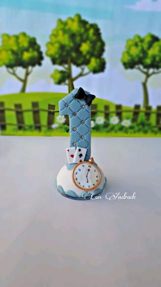 Vela Alice no País das Maravilhas feita em biscuit
