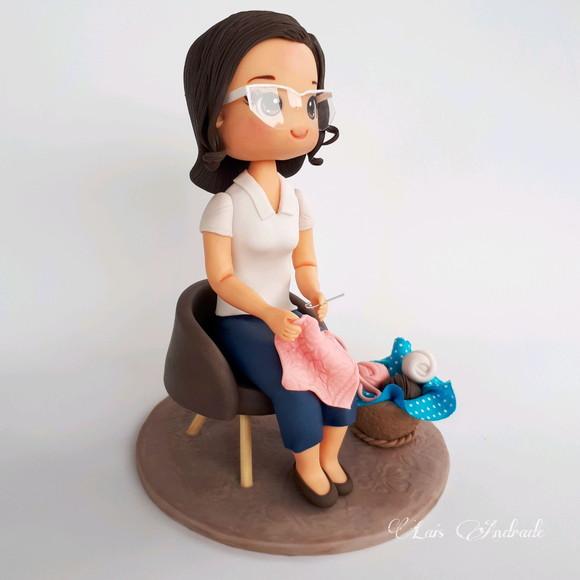 Vovó Fazendo Crochê Personalizada em Biscuit