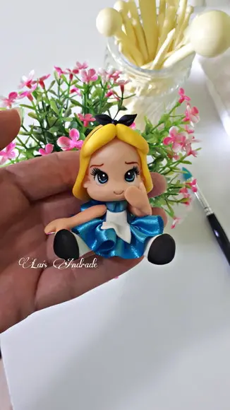 Aplique Alice no país das maravilhas em biscuit