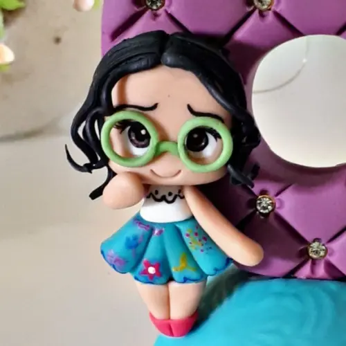 Mini Aplique Encanto Mirabel em Biscuit