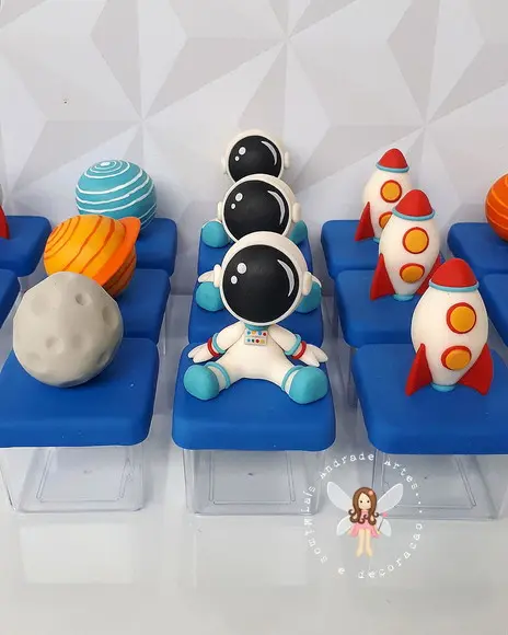 Caixinha Astronauta com Capacete, Planetas e Foguetes - KIT 15 UNIDADES