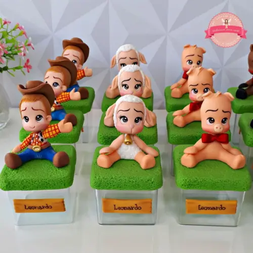 Caixinha Fazendinha Personalizada em biscuit