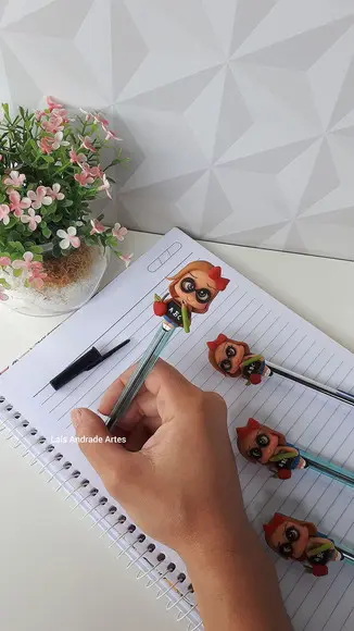 Caneta Decorada em Biscuit - Dia dos Professores, Formatura e Volta às Aulas