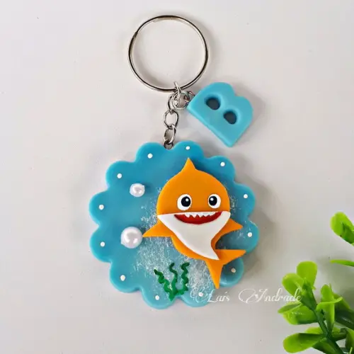 Chaveiro baby shark personalizado em biscuit