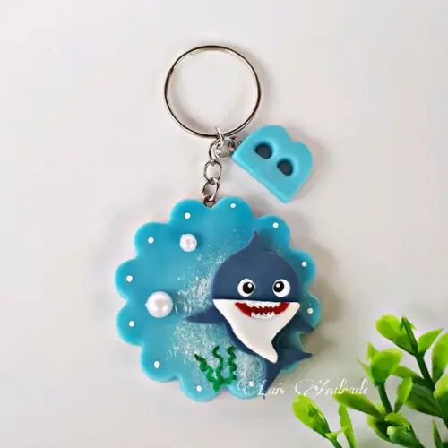 Chaveiro baby shark personalizado em biscuit