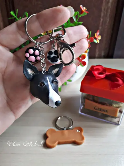 Chaveiro personalizado cachorro em biscuit