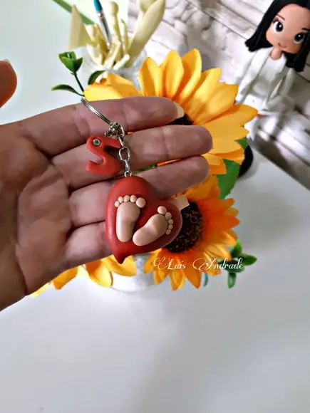 Chaveiro podologa personalizado em biscuit