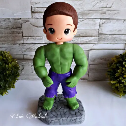 Enfeite de mesa Hulk personalizado em biscuit