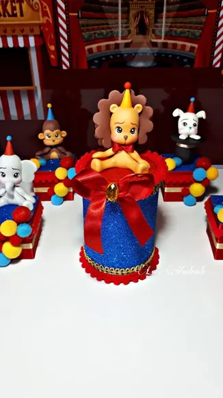 Cofrinho circo luxo em biscuit