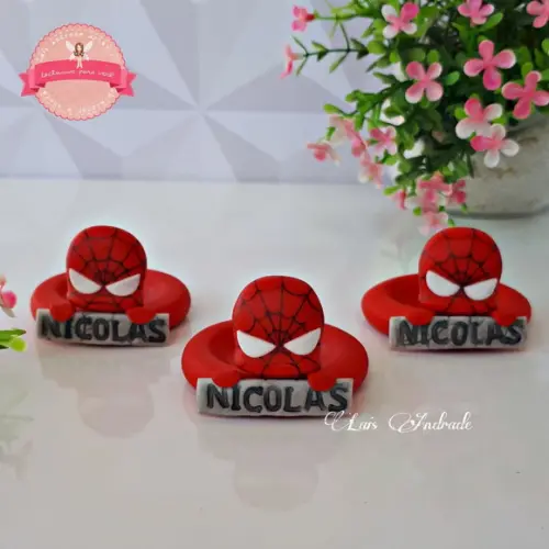 Porta Docinhos Vingadores feitos em biscuit