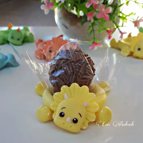 Porta Docinhos Dinossauro em biscuit | Cores Candy