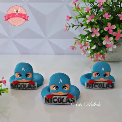 Porta Docinhos Vingadores feitos em biscuit