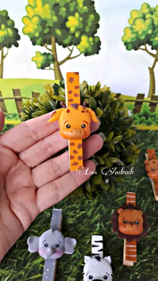 Prendedor personalizado safari em biscuit