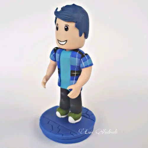 Boneco colecionável ou topo de bolo Roblox em biscuit