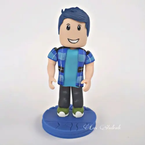 Boneco colecionável ou topo de bolo Roblox em biscuit