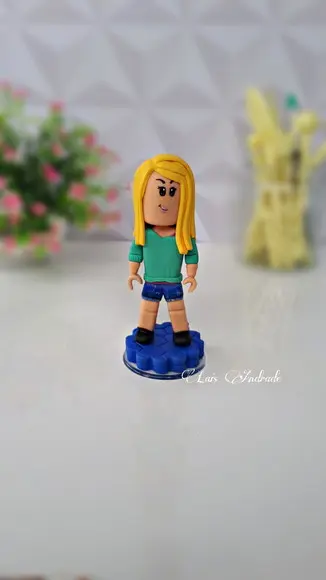 Boneco colecionável ou topo de bolo Roblox em biscuit